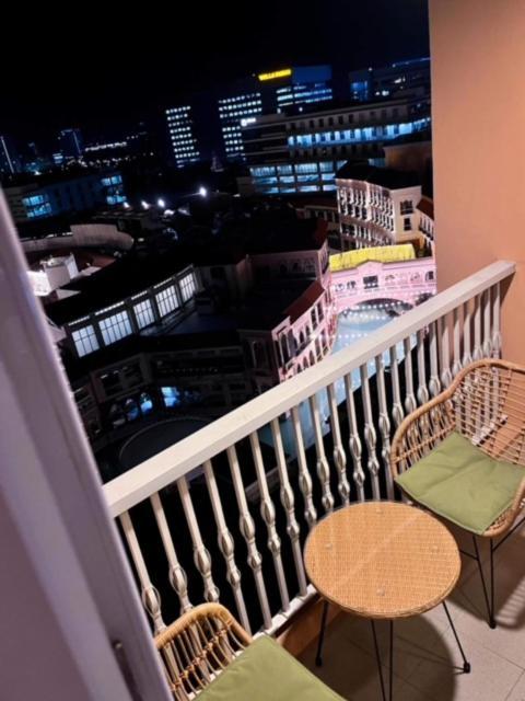 Luxury Bgc Condo In Taguig, Mckinley - Covered Parking And Wifi Free Экстерьер фото