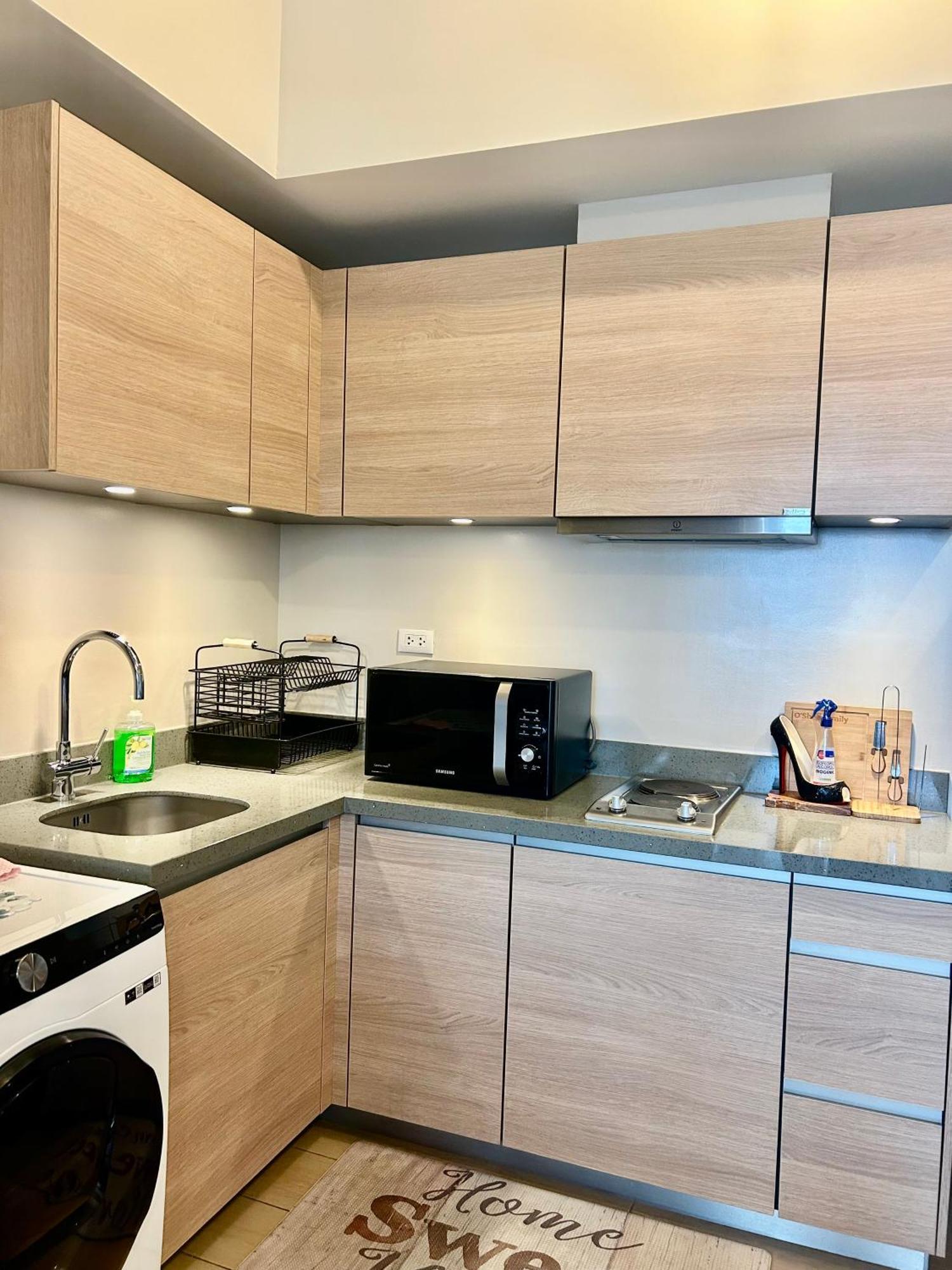 Luxury Bgc Condo In Taguig, Mckinley - Covered Parking And Wifi Free Экстерьер фото
