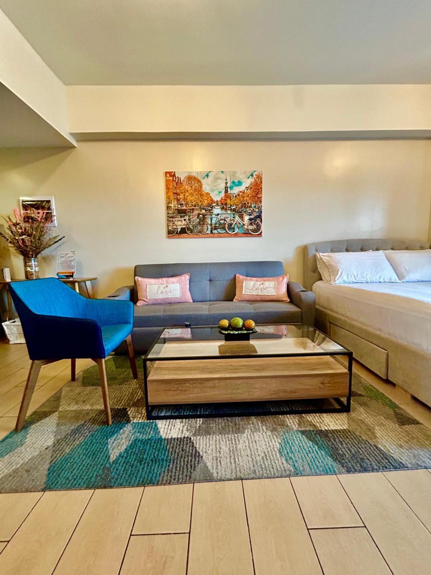 Luxury Bgc Condo In Taguig, Mckinley - Covered Parking And Wifi Free Экстерьер фото