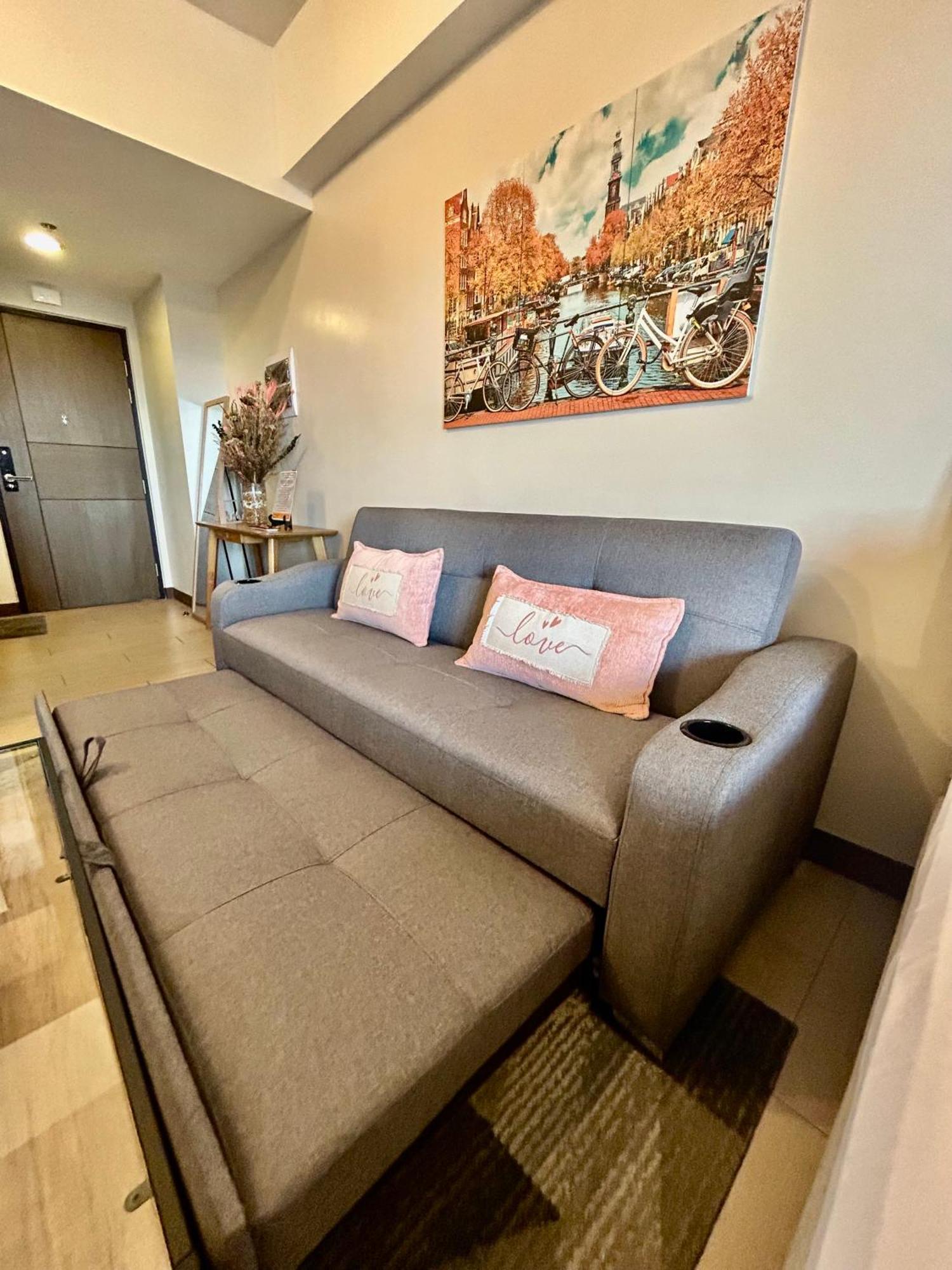 Luxury Bgc Condo In Taguig, Mckinley - Covered Parking And Wifi Free Экстерьер фото